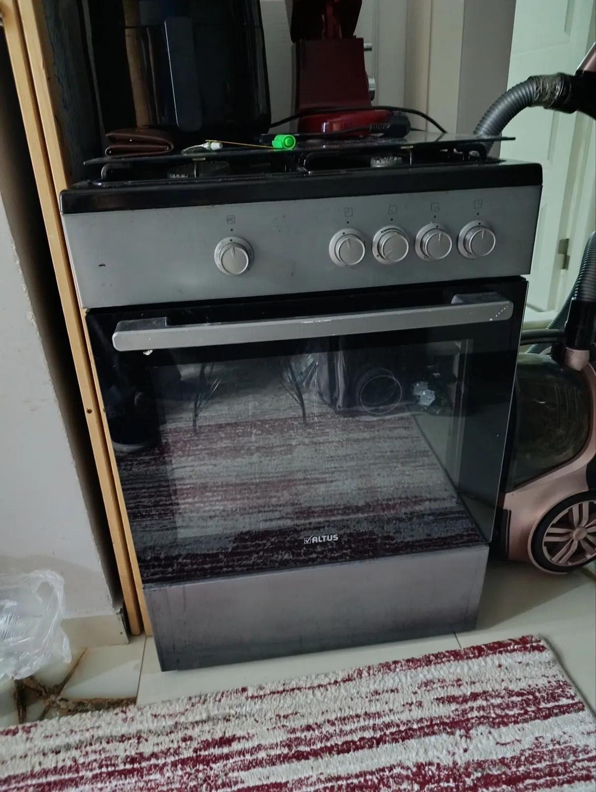 Газовая плита с электрической духовкой