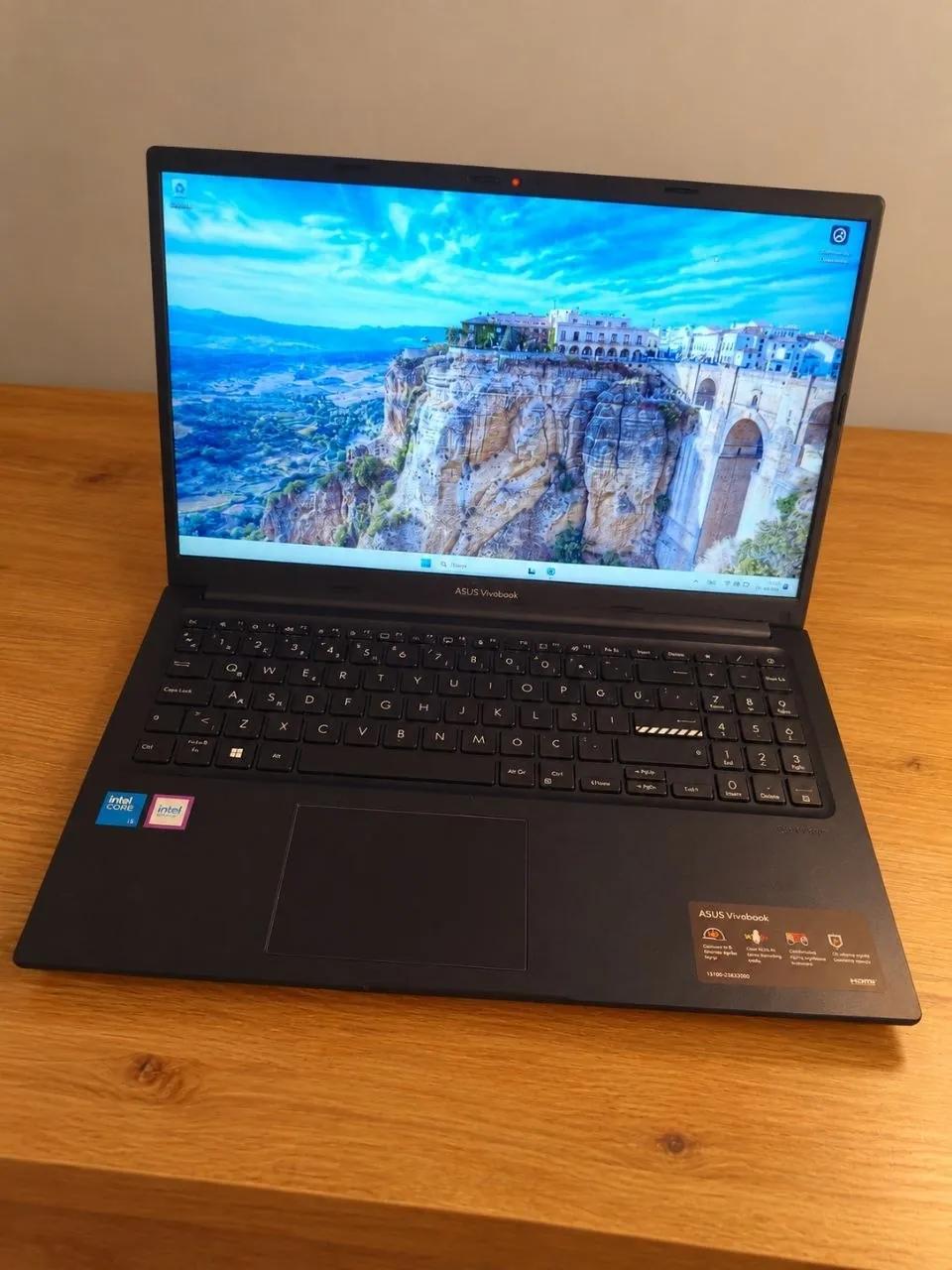 Ноутбук Asus Vivobook Go 15 с SSD 512 ГБ
