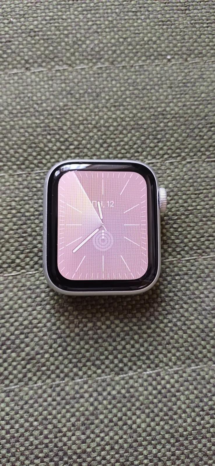 Apple Watch SE 2 GPS 40 мм серебристый