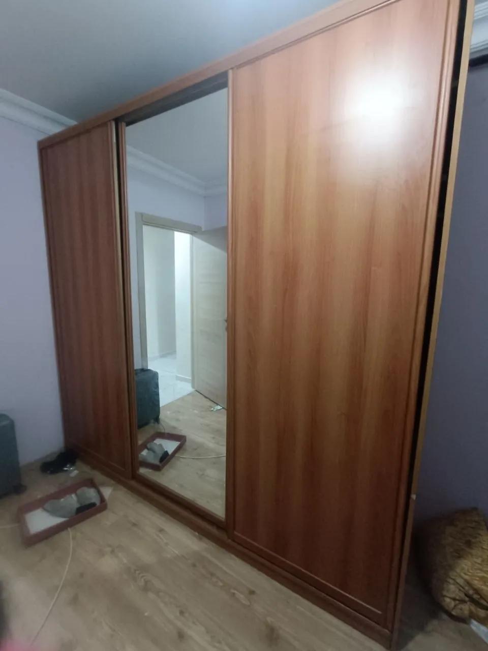 Шкаф с тремя раздвижными дверями с доставкой в Эсеньюрте