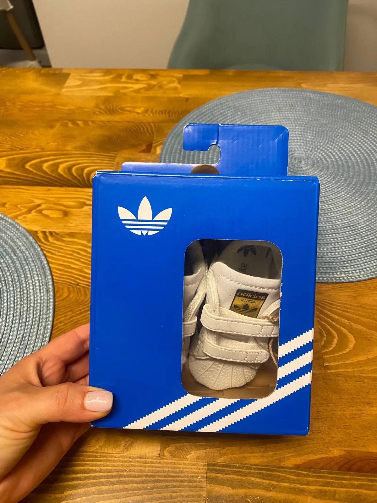Детские кроссовки Adidas Superstar размер 19 в Кестеле