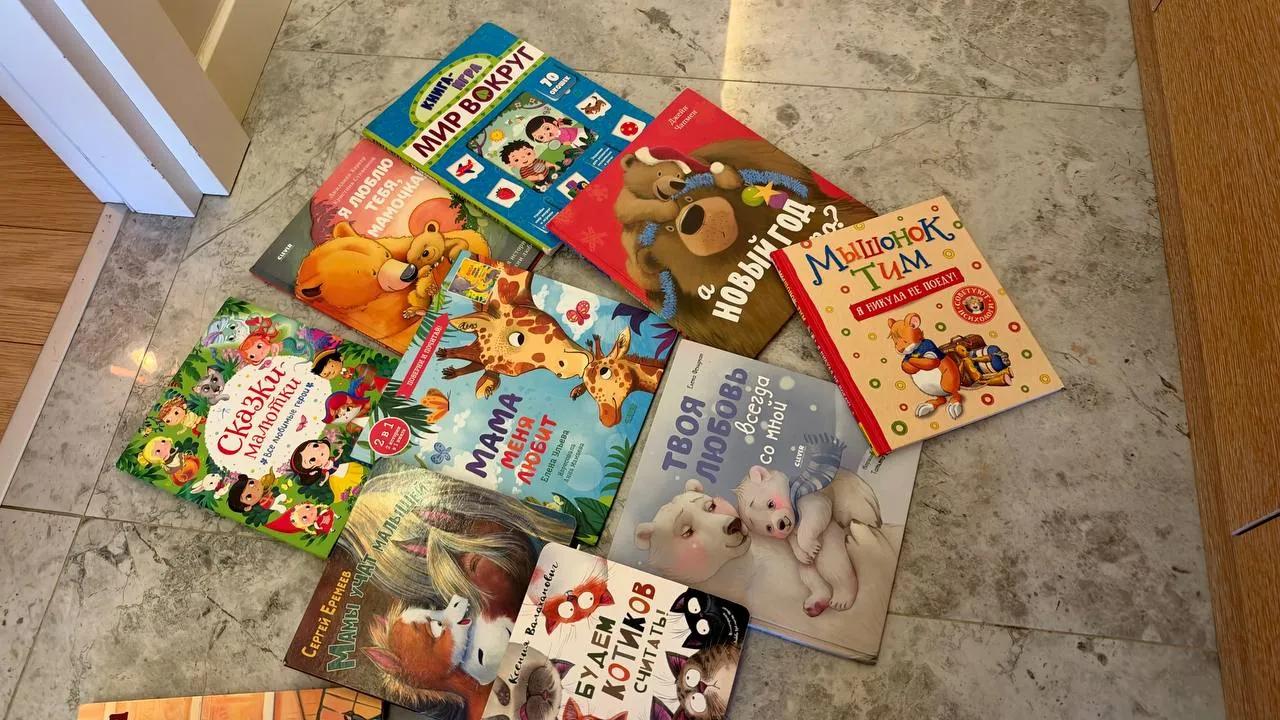 Детские книги и игра Чики-Брики