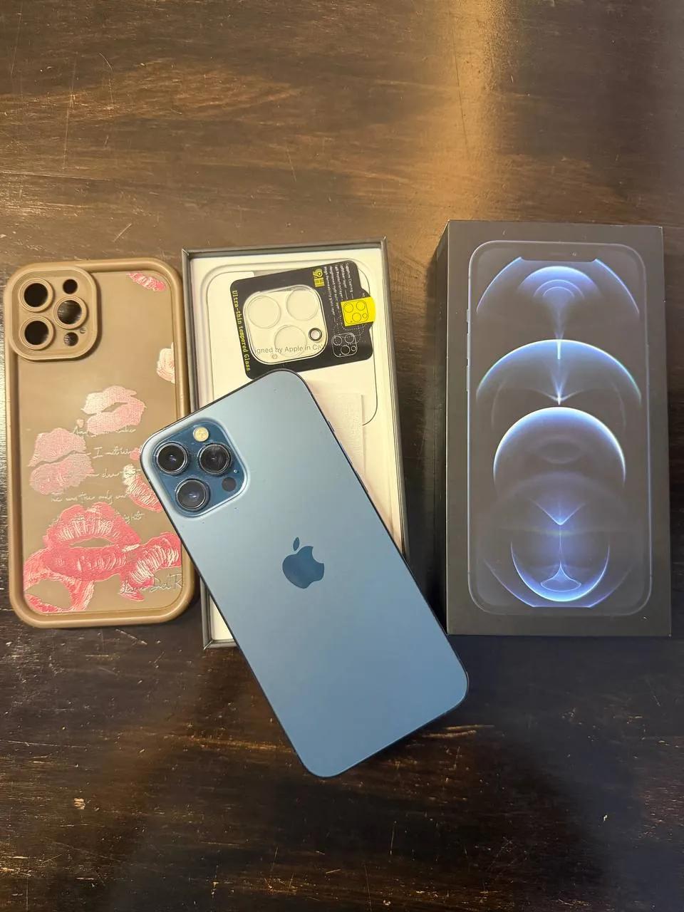 IPhone 12 Pro Max 256 ГБ синего цвета