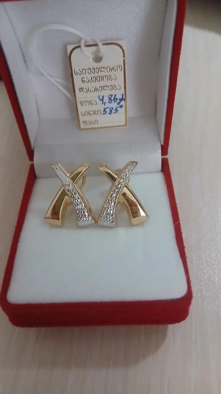 Золотые серьги из белого золота с гравировкой