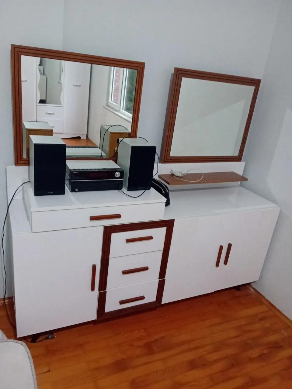 Газовая плита, шифонер и детские вещи