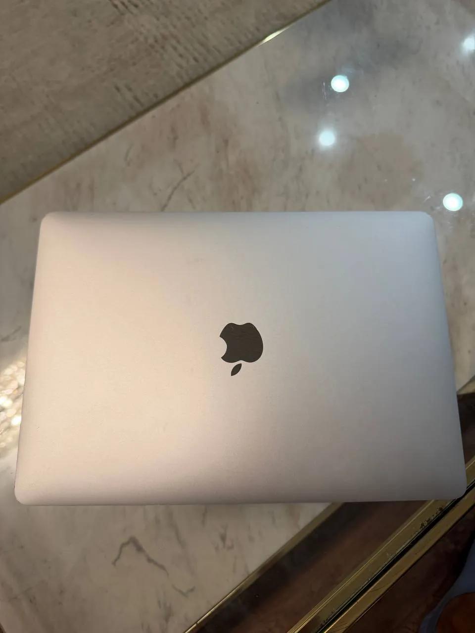 MacBook Air 13 дюймов 2020 года i3 256GB