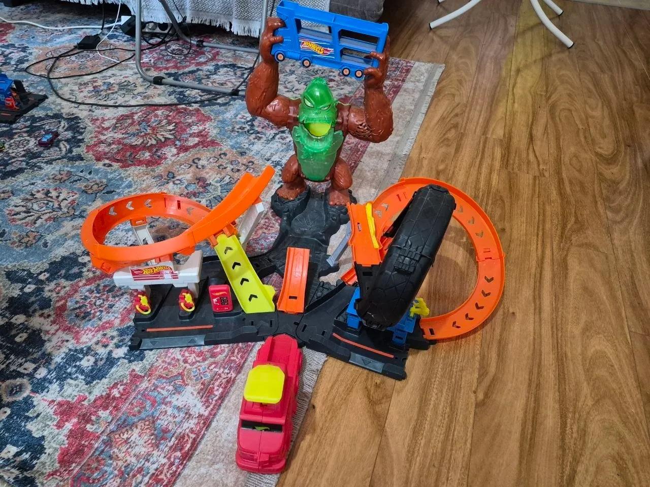 Игрушечная трасса Hot Wheels со звуковыми эффектами