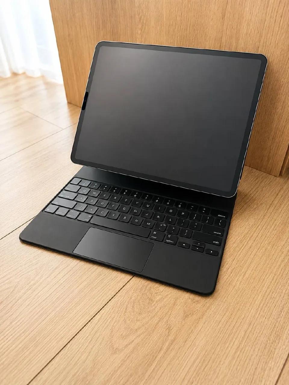 IPad Pro 12.9 M2 256 ГБ с клавиатурой Apple