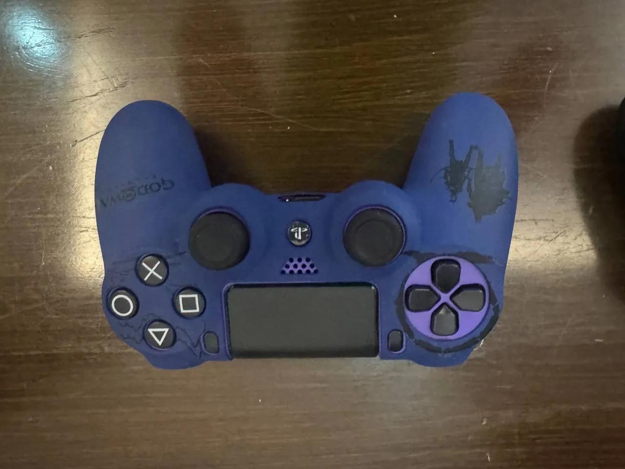 PlayStation 4 Slim с играми и аксессуарами