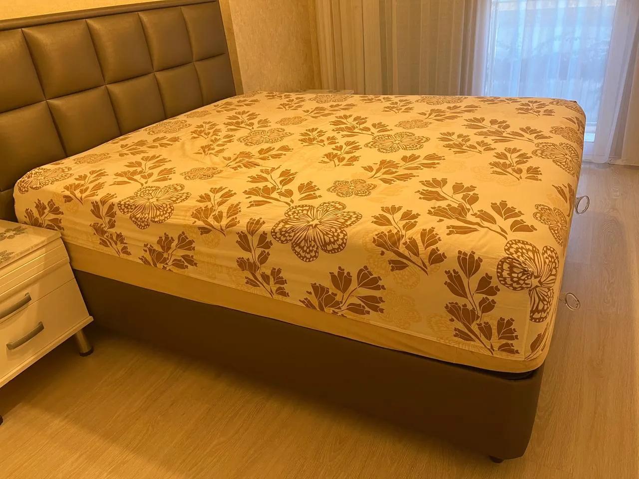 Кровать 160х200 см в отличном состоянии
