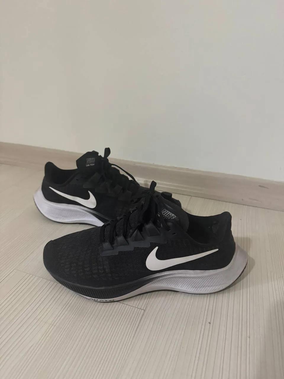 Кроссовки и леггинсы Nike