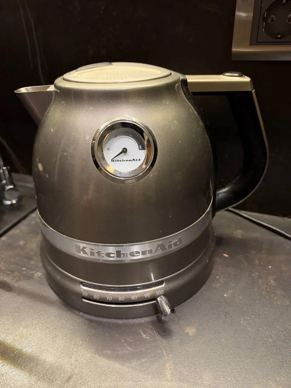 Электрочайник KitchenAid в хорошем состоянии