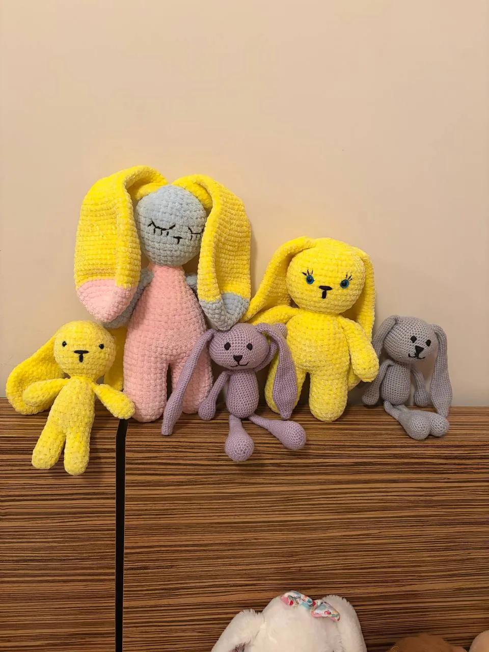 Вязаные игрушки-зайчики ручной работы в Аланье