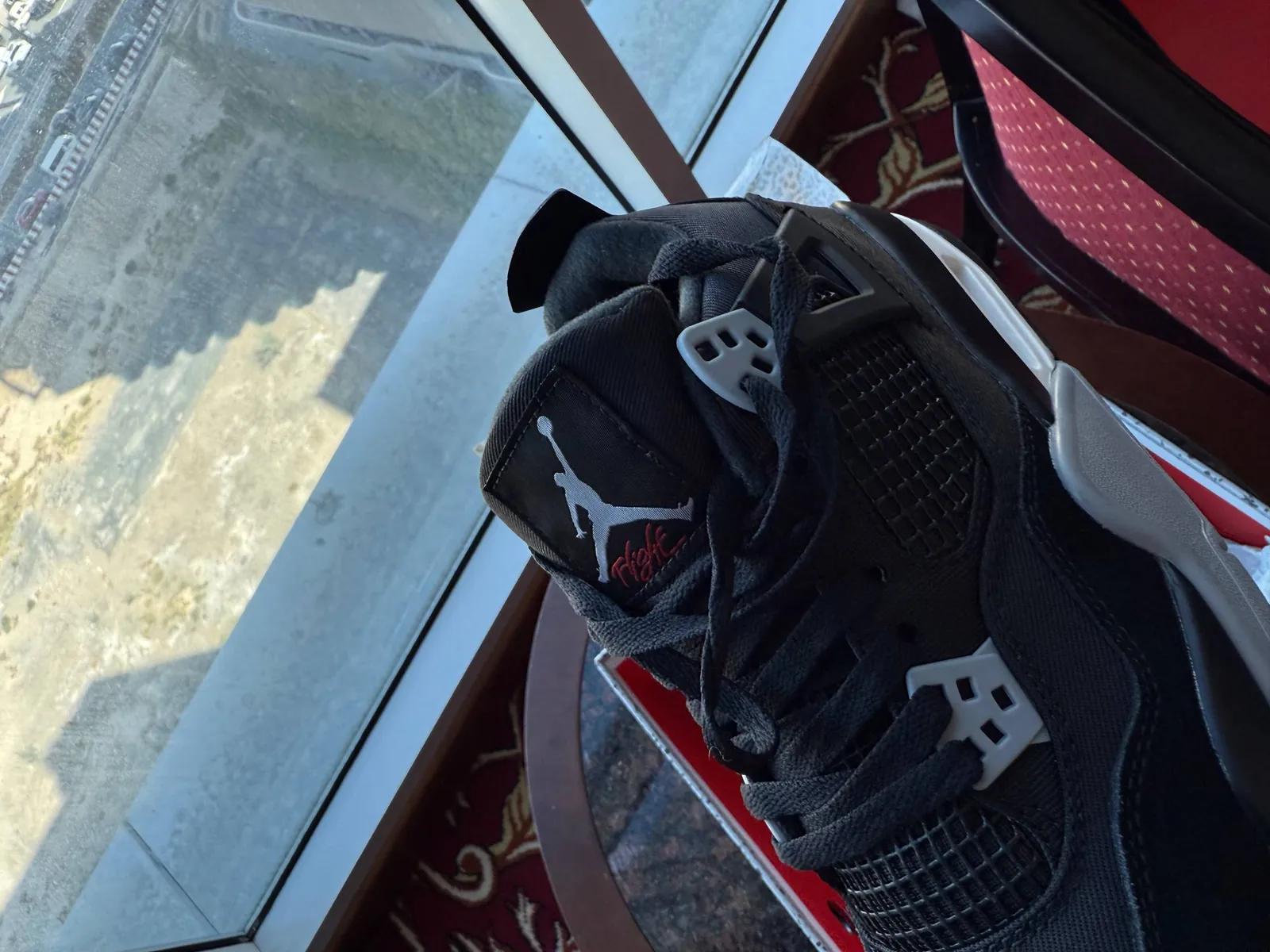 Кроссовки Nike Air Jordan 4 Retro SE