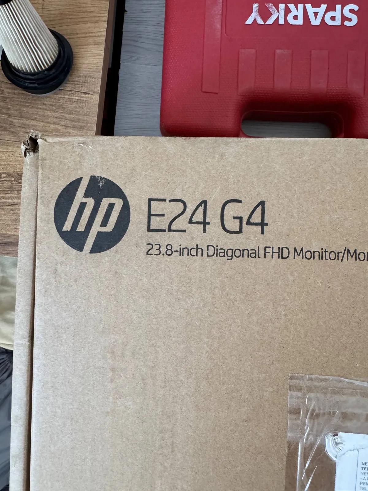 Монитор HP с полным комплектом