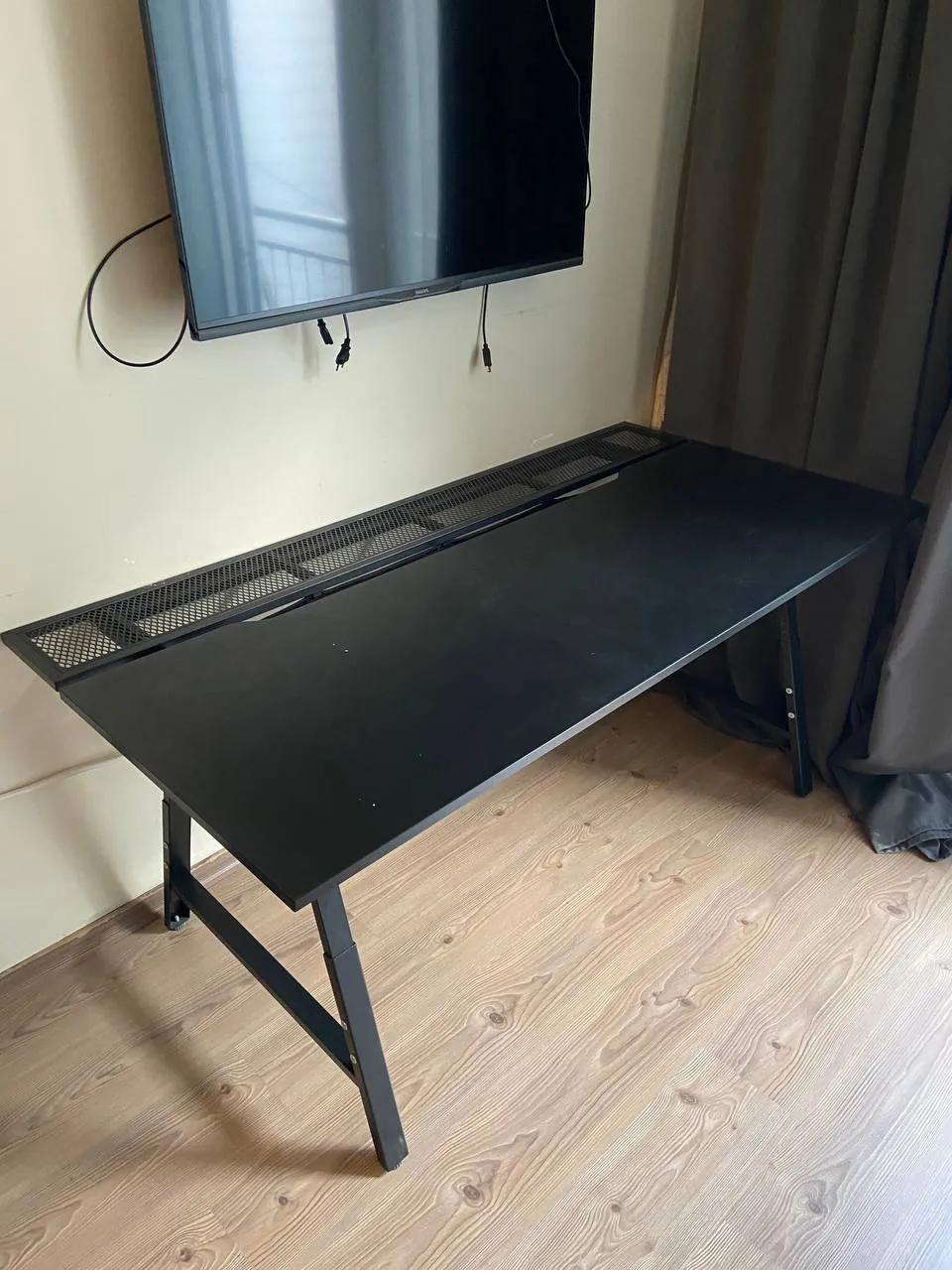 Стол IKEA Утеспелларе