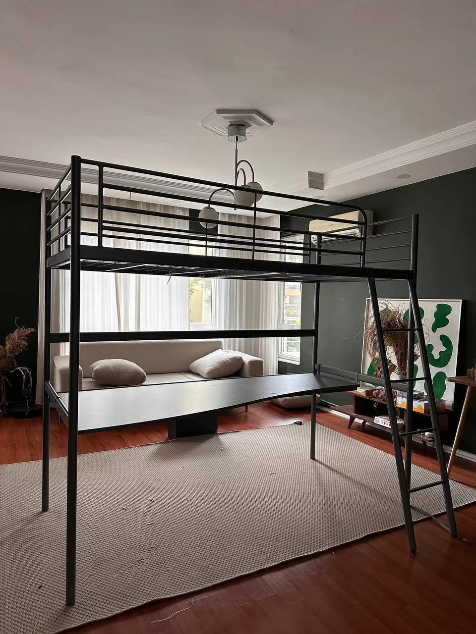 Двухъярусная кровать IKEA с рабочим столом