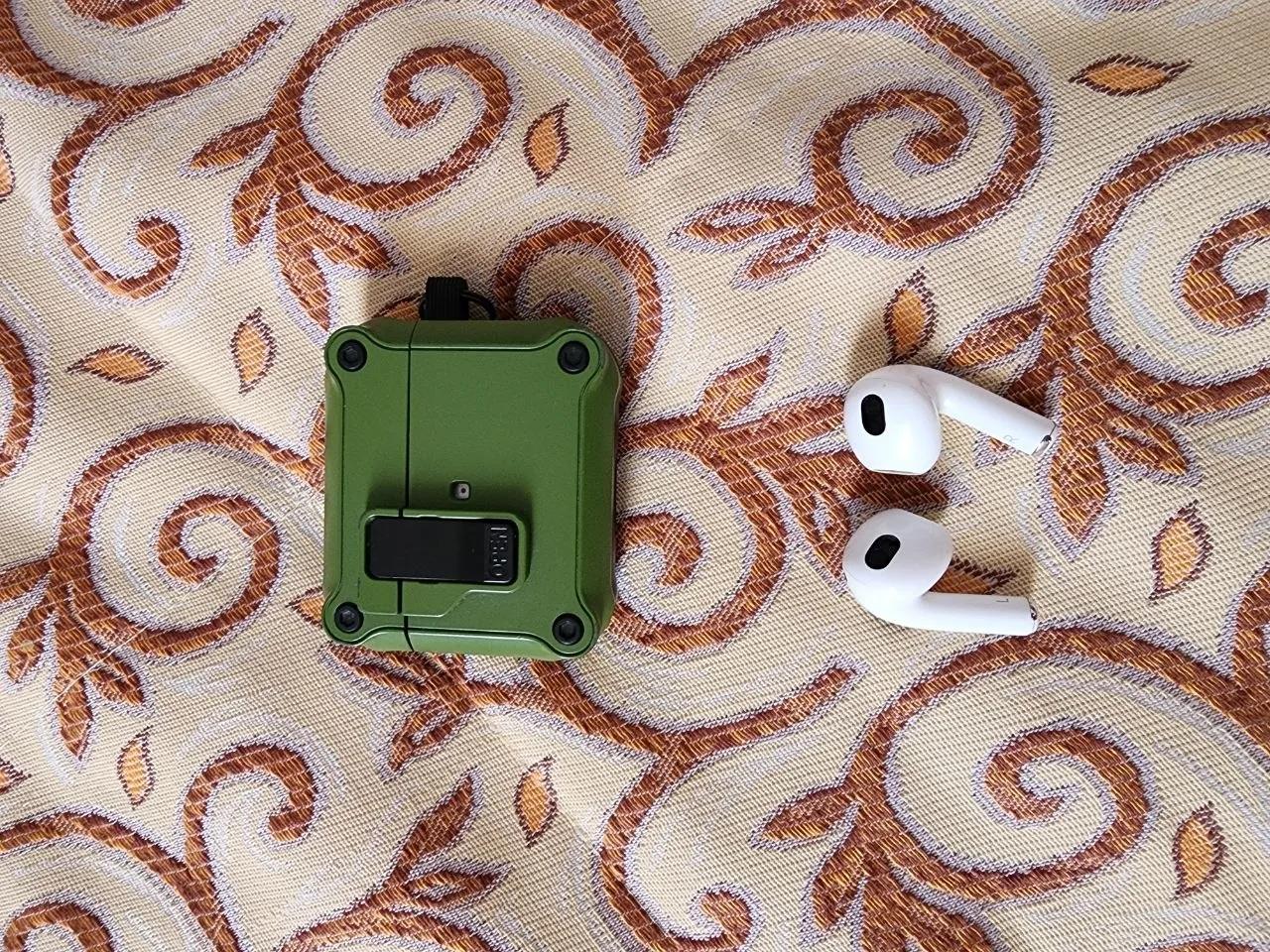 Наушники Apple AirPods 2-го поколения
