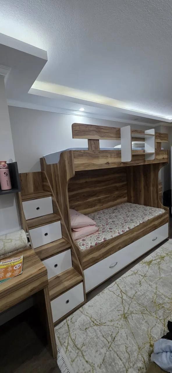 Двухъярусная кровать с ящиками для белья