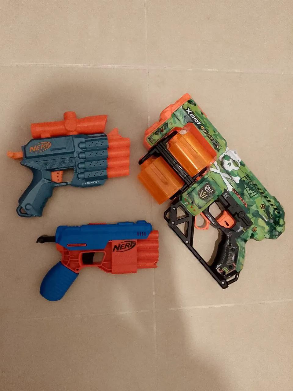 Игрушечные бластеры NERF большой и маленькие