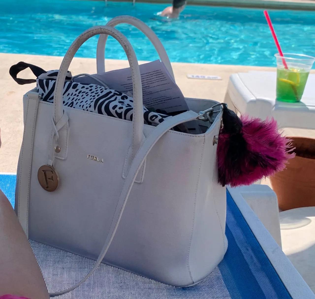 Сумка Furla с потёртостями