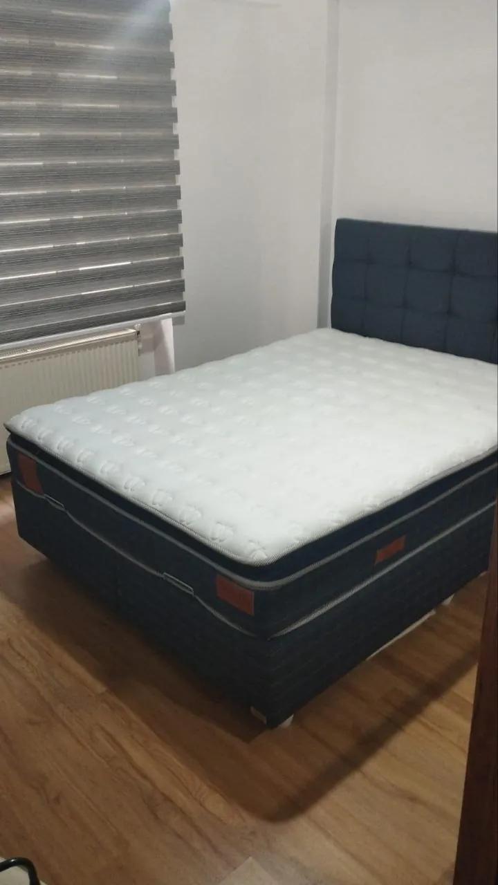 Двуспальная кровать с матрасом, Эсеньюрт