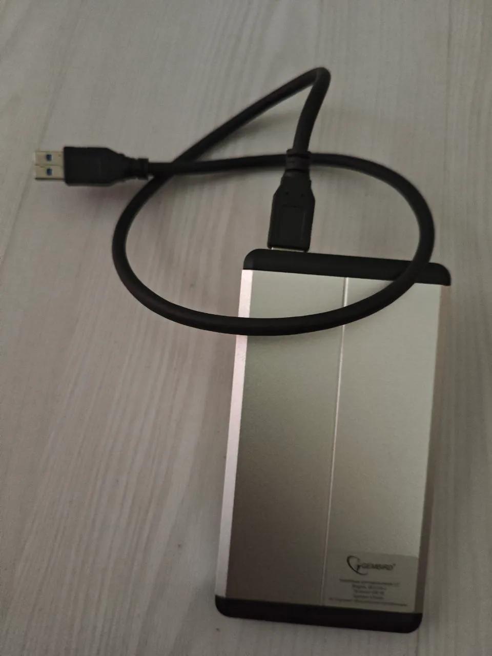 Жёсткий диск HDD объёмом 256 Гб