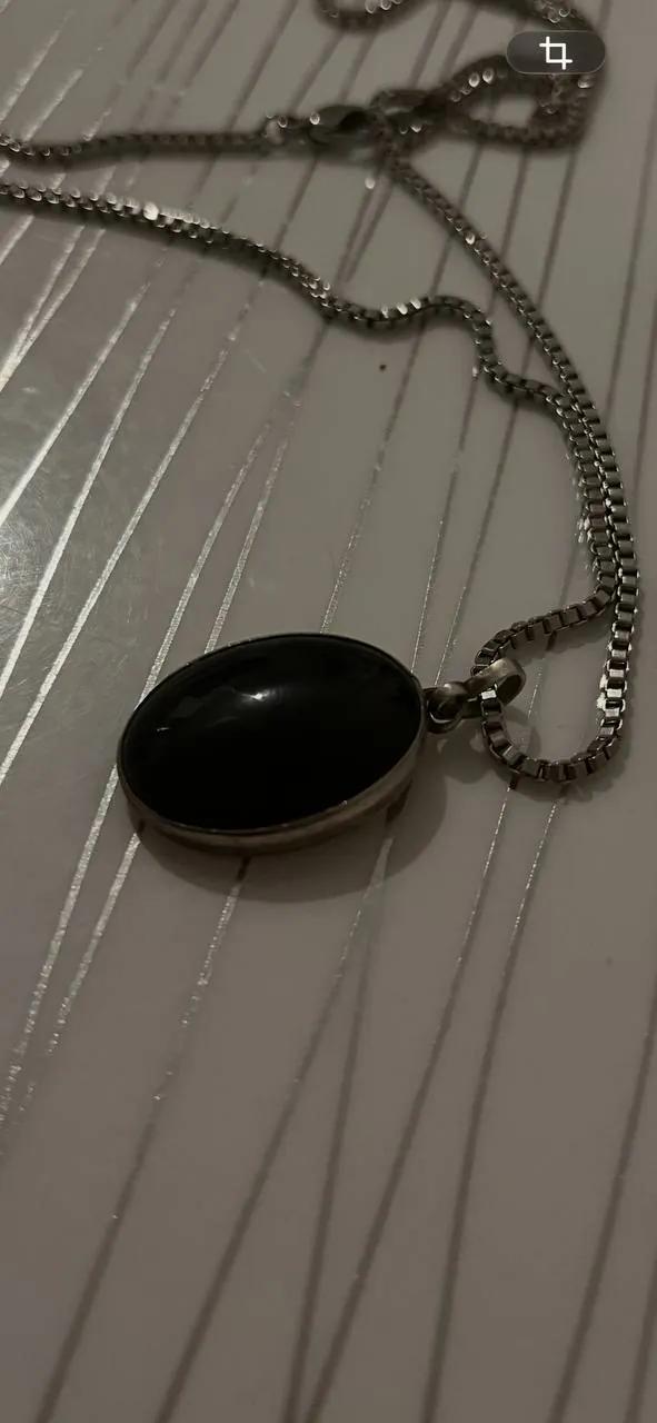 Серебряное украшение с камнем гагат