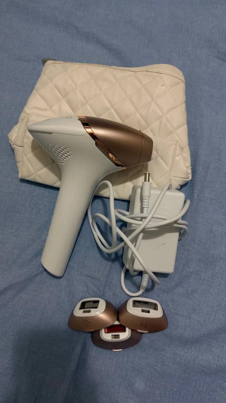 Фотоэпилятор Philips Lumea с насадками и сумкой