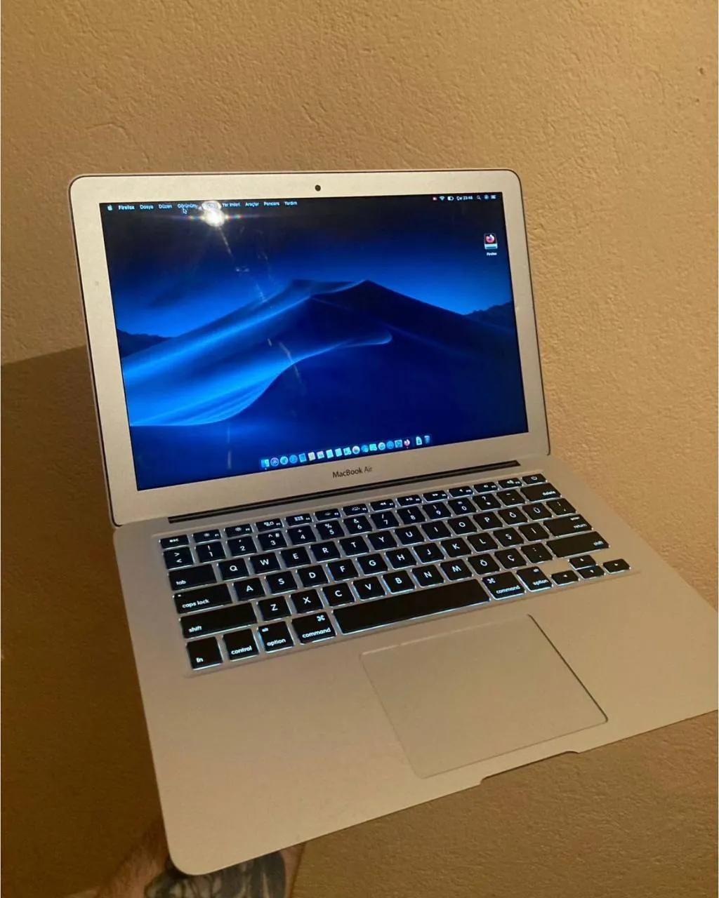 MacBook Air 2017 года в районе Лиман