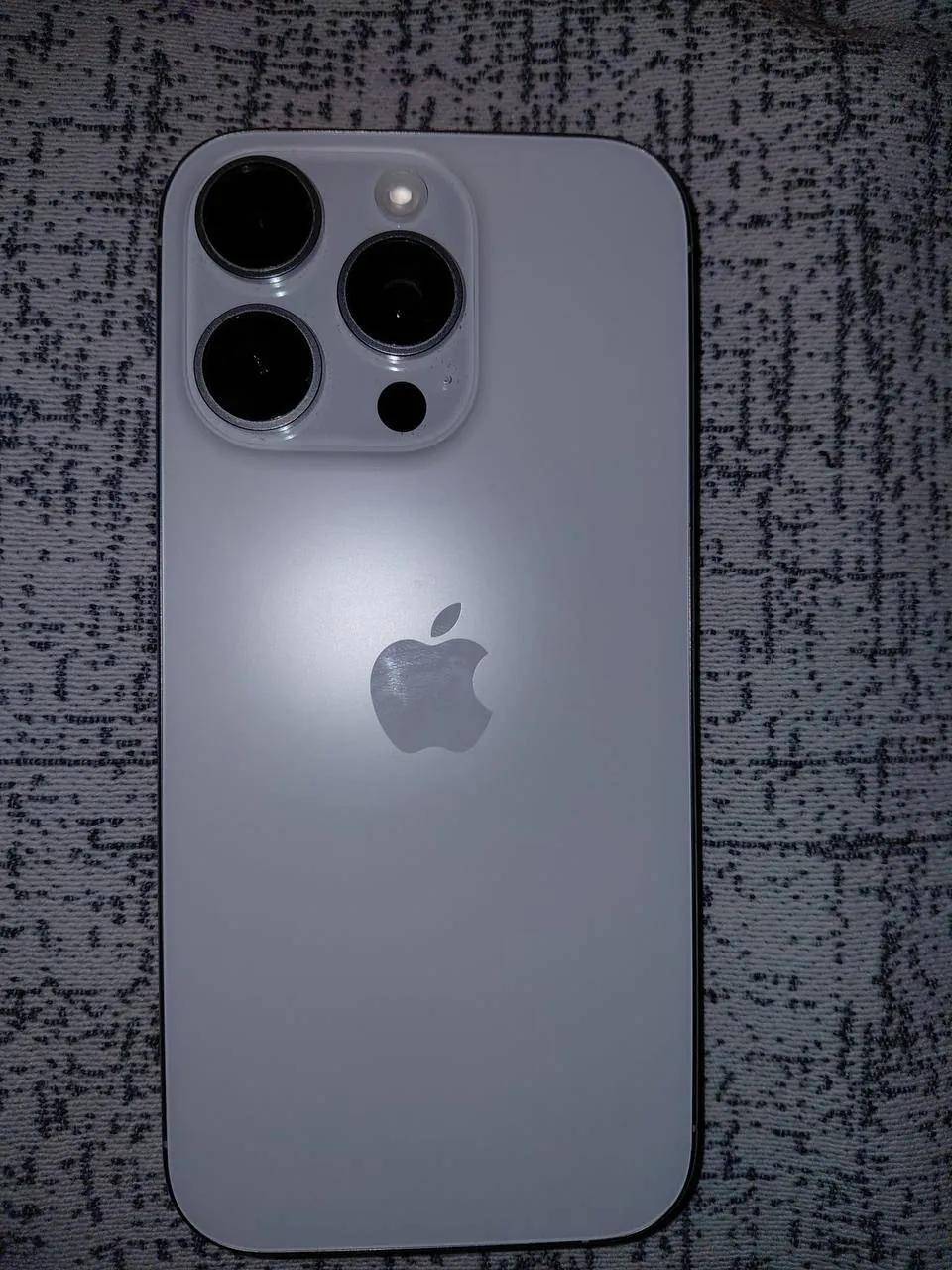 IPhone 16 Pro с аккумулятором 89%