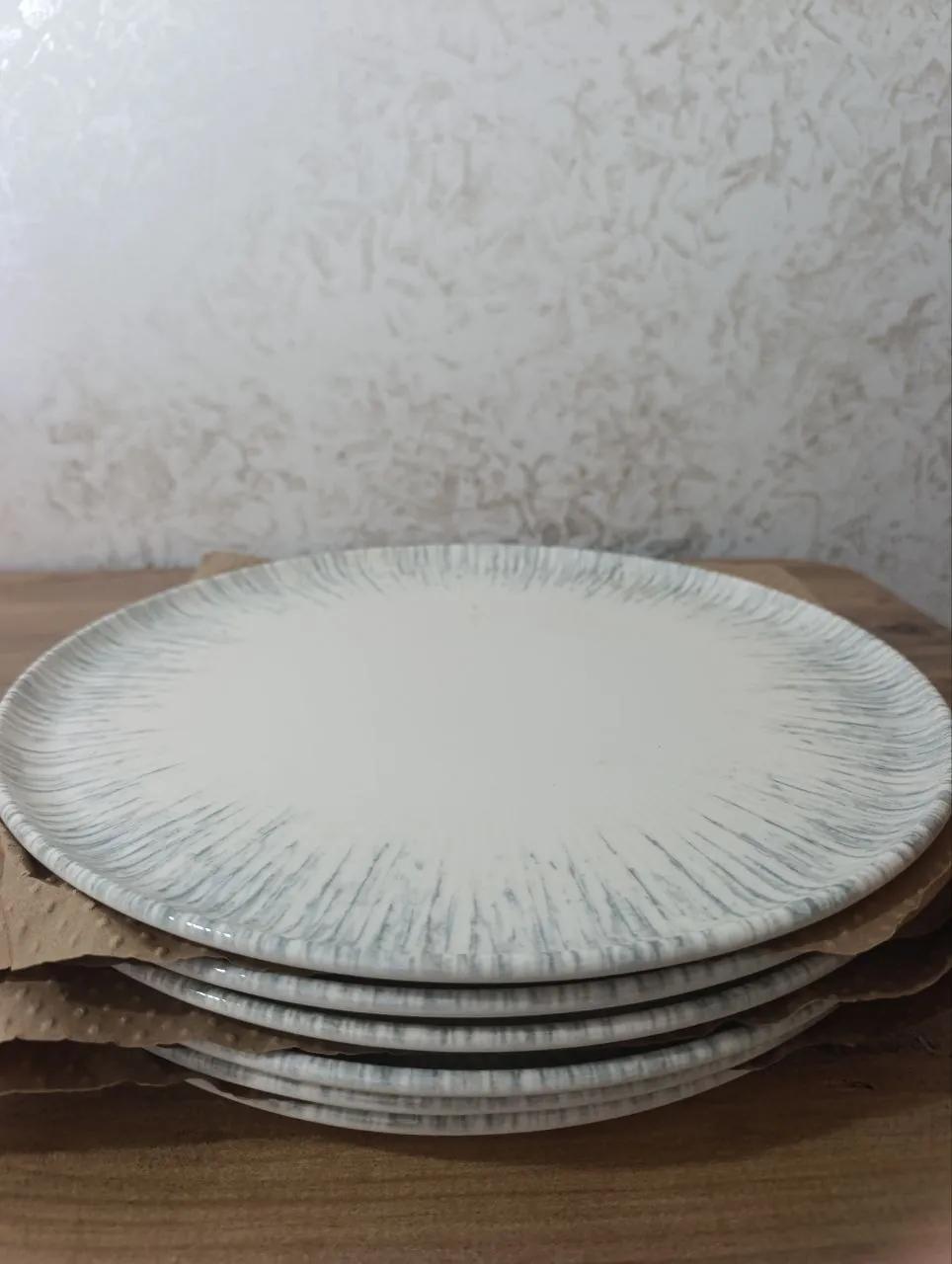 Большие плоские тарелки Bonna Porcelain Iris для пиццы