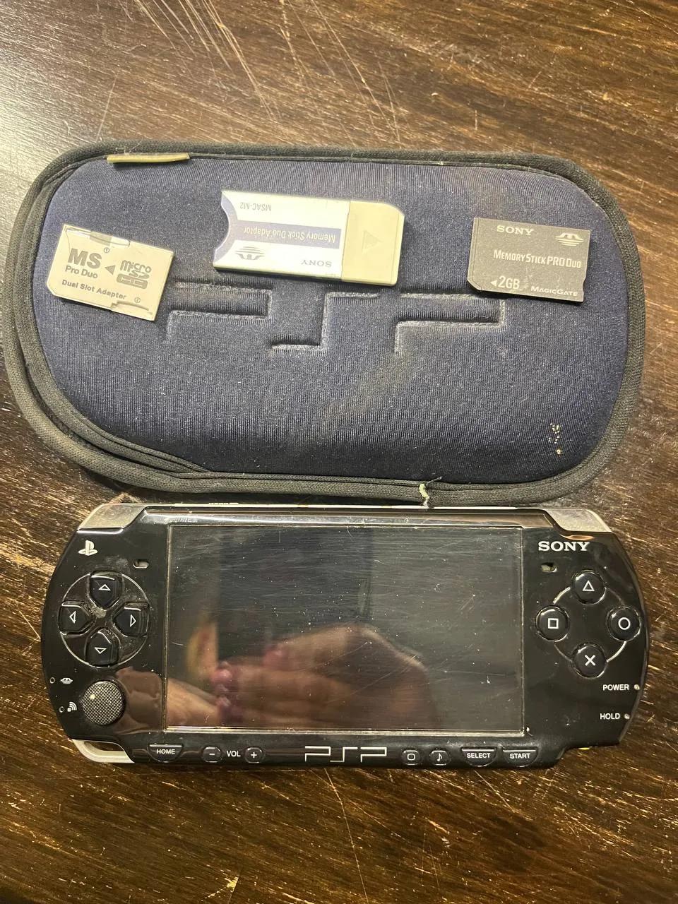 Портативная игровая консоль Sony PSP-3000 с аксессуарами