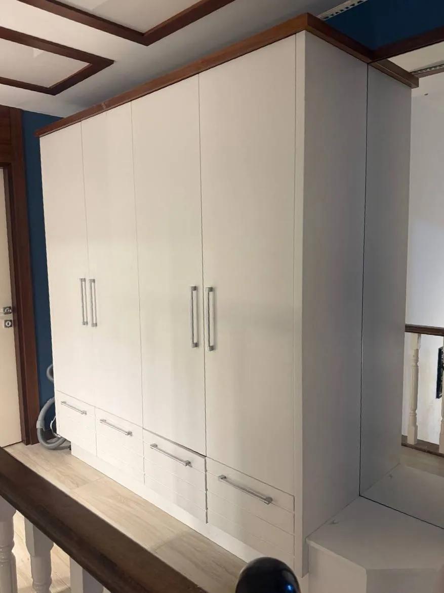 Шкаф с зеркалом