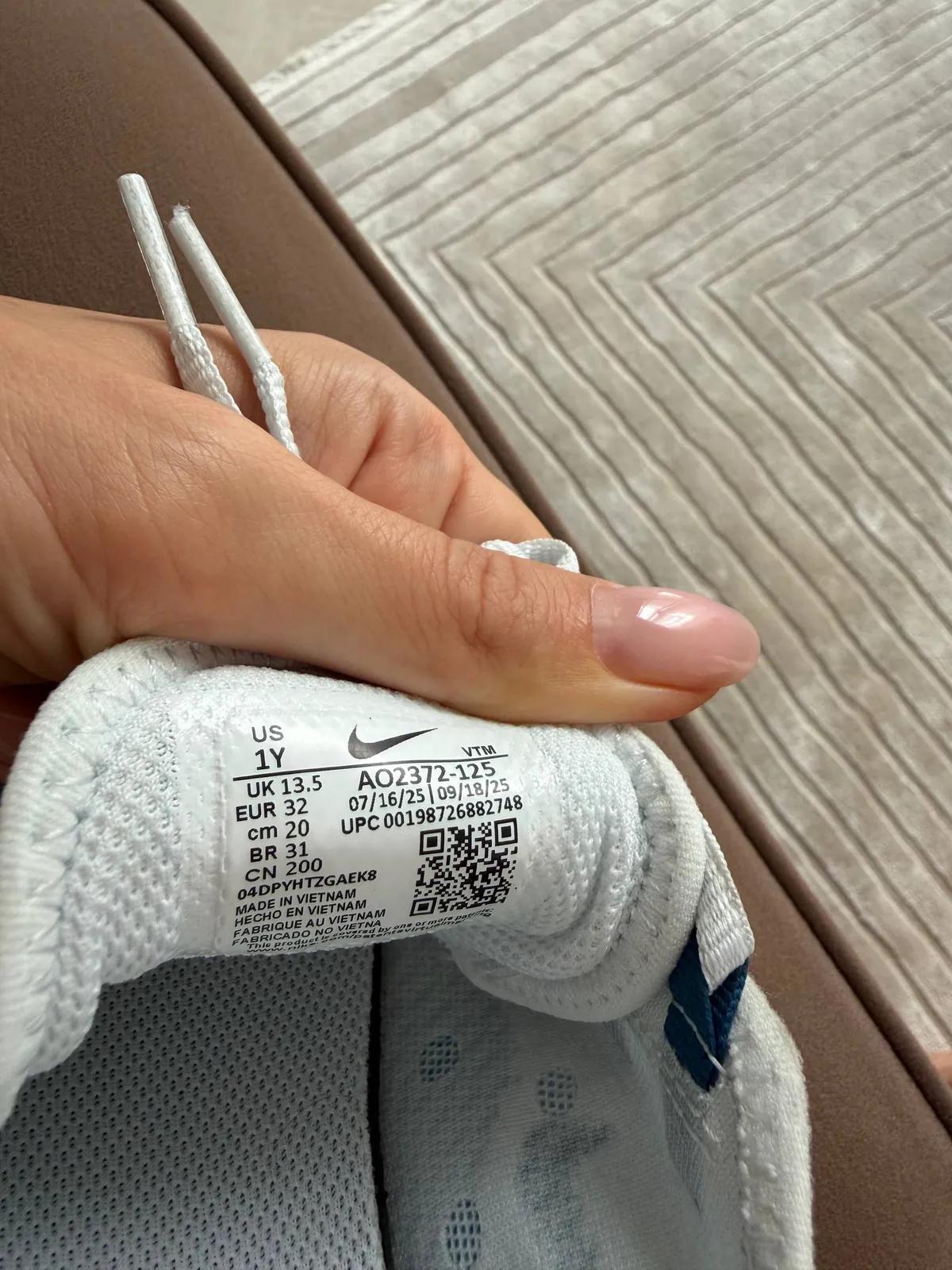 Детские кроссовки Nike размер 32