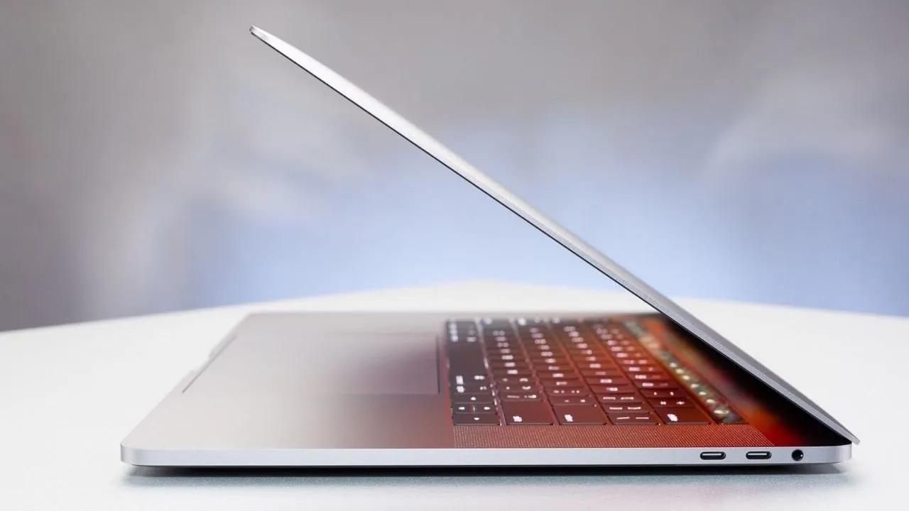 MacBook Pro 15 с Touch Bar