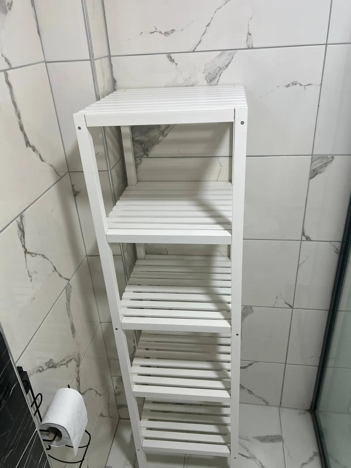 Стеллаж для хранения в ванной комнате