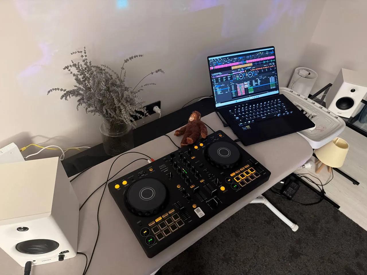 DJ-контроллер Pioneer DDJ-FLX4