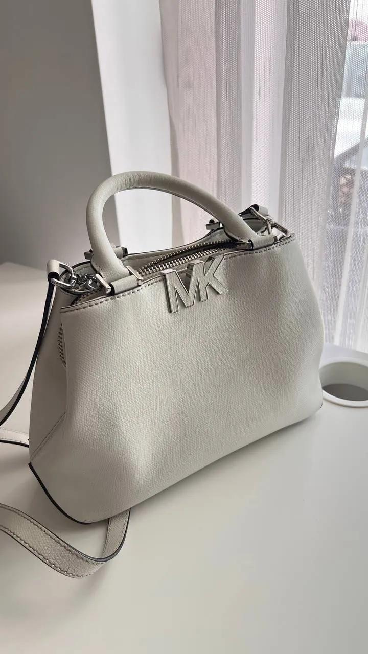 Сумка Michael Kors белого цвета в идеальном состоянии