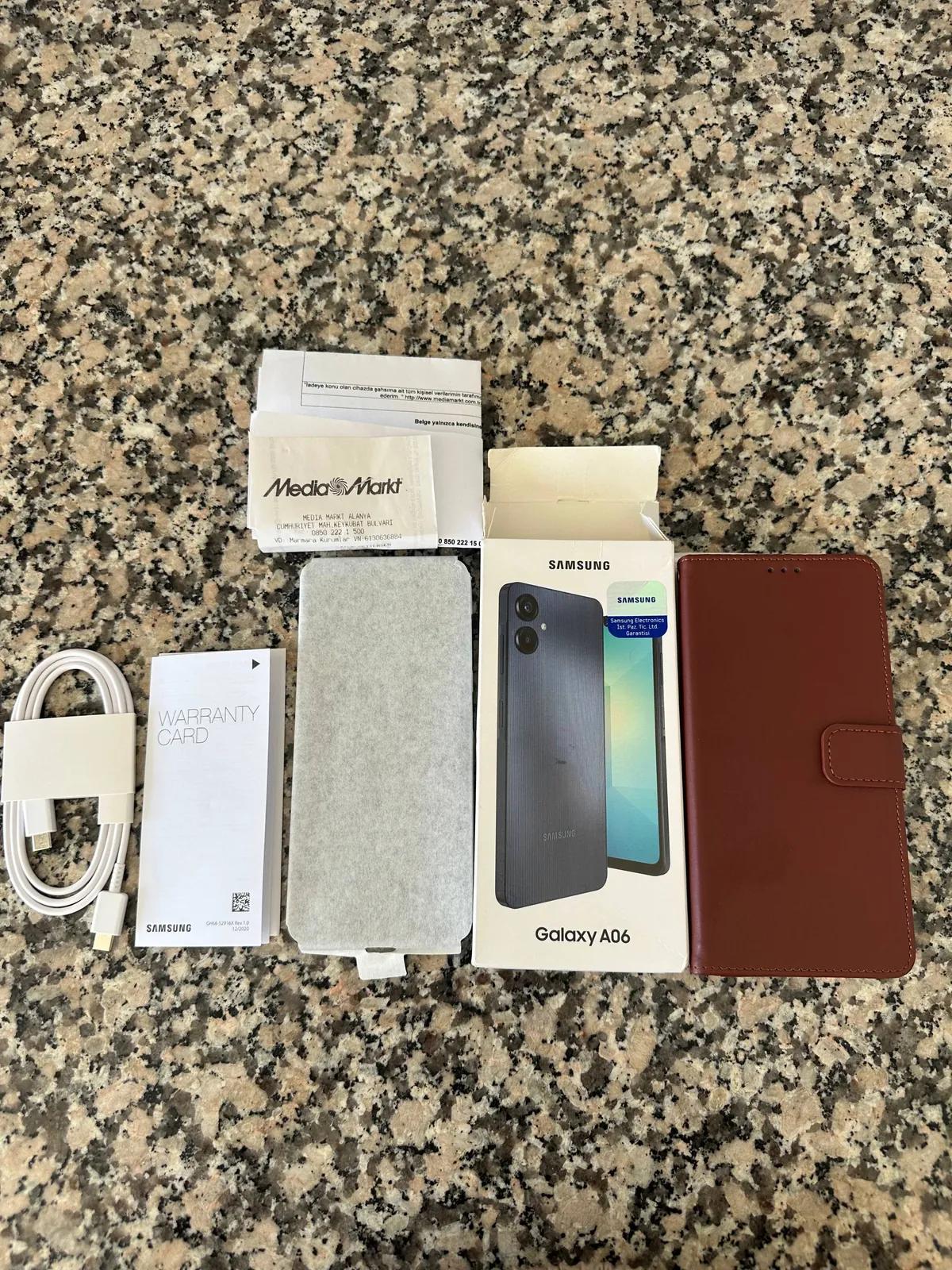 Смартфон Samsung A06 128 ГБ новый