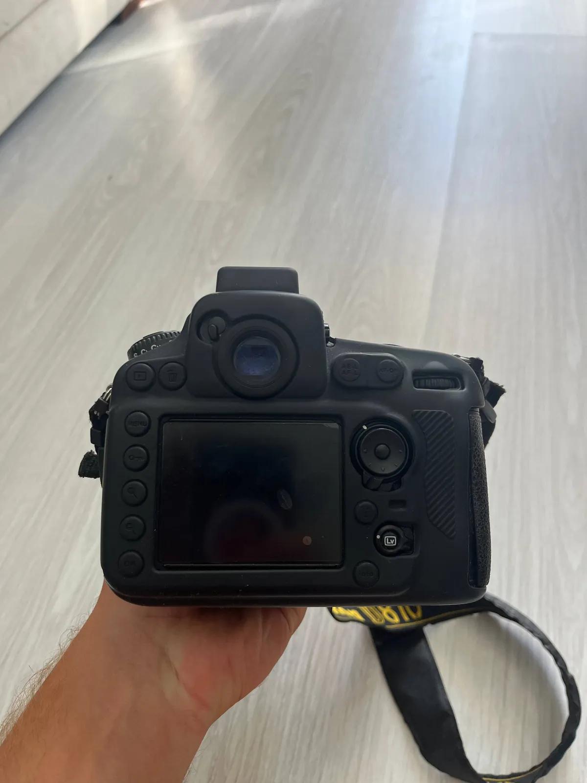 Зеркальный фотоаппарат Nikon D810 с объективом 24-70