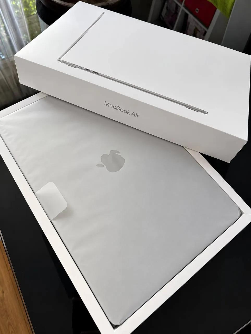 Ноутбук MacBook Air 15 M5 с 24 ГБ ОЗУ