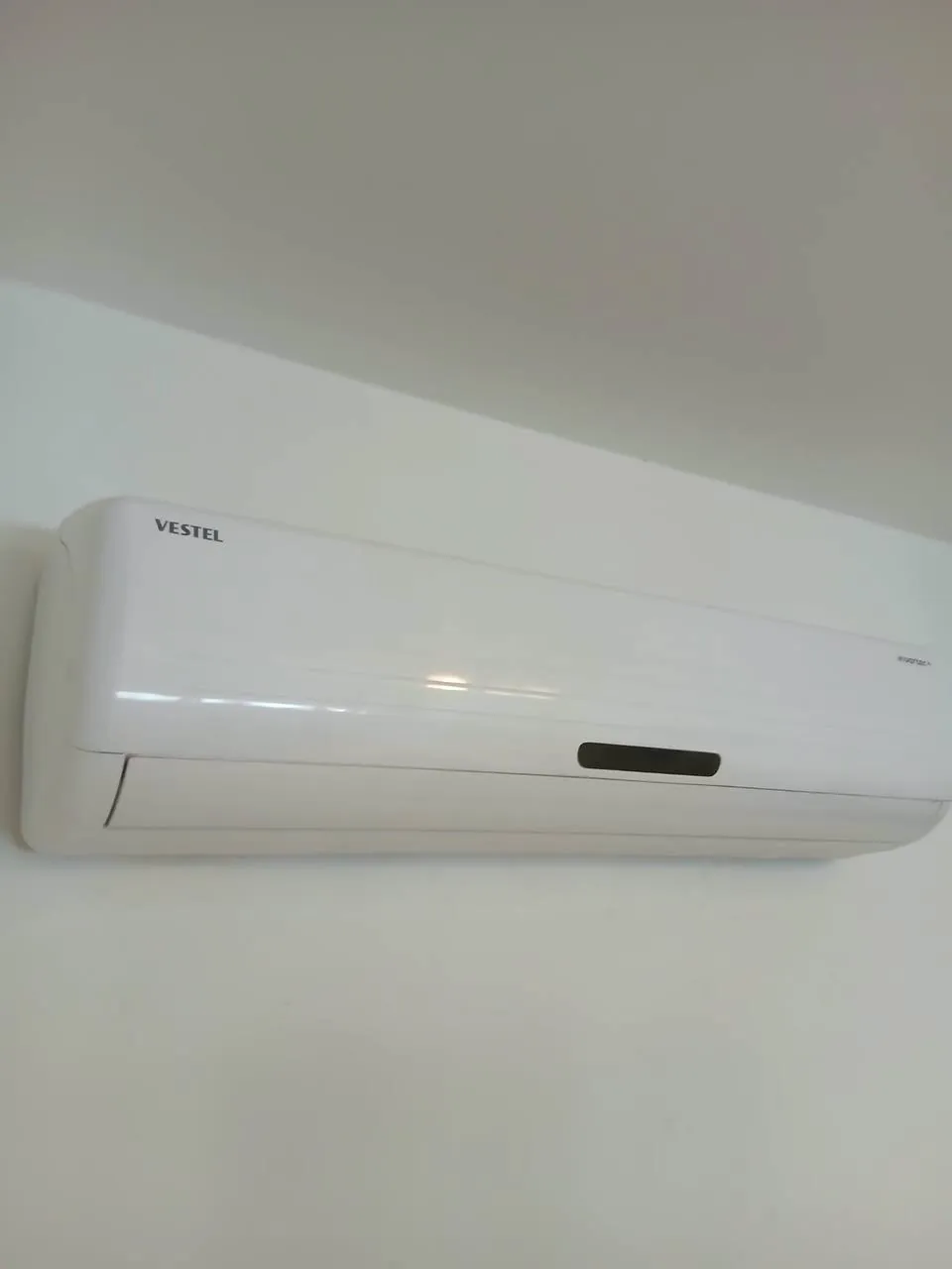 Инверторный кондиционер Vestel 24000 BTU 1