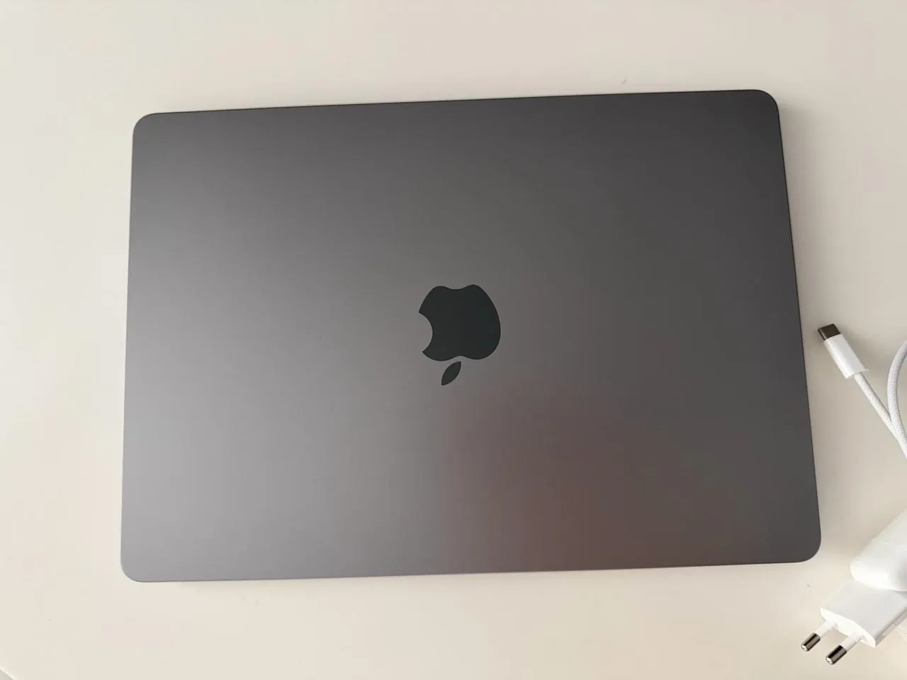 MacBook Air M2 2022, Space Gray 4