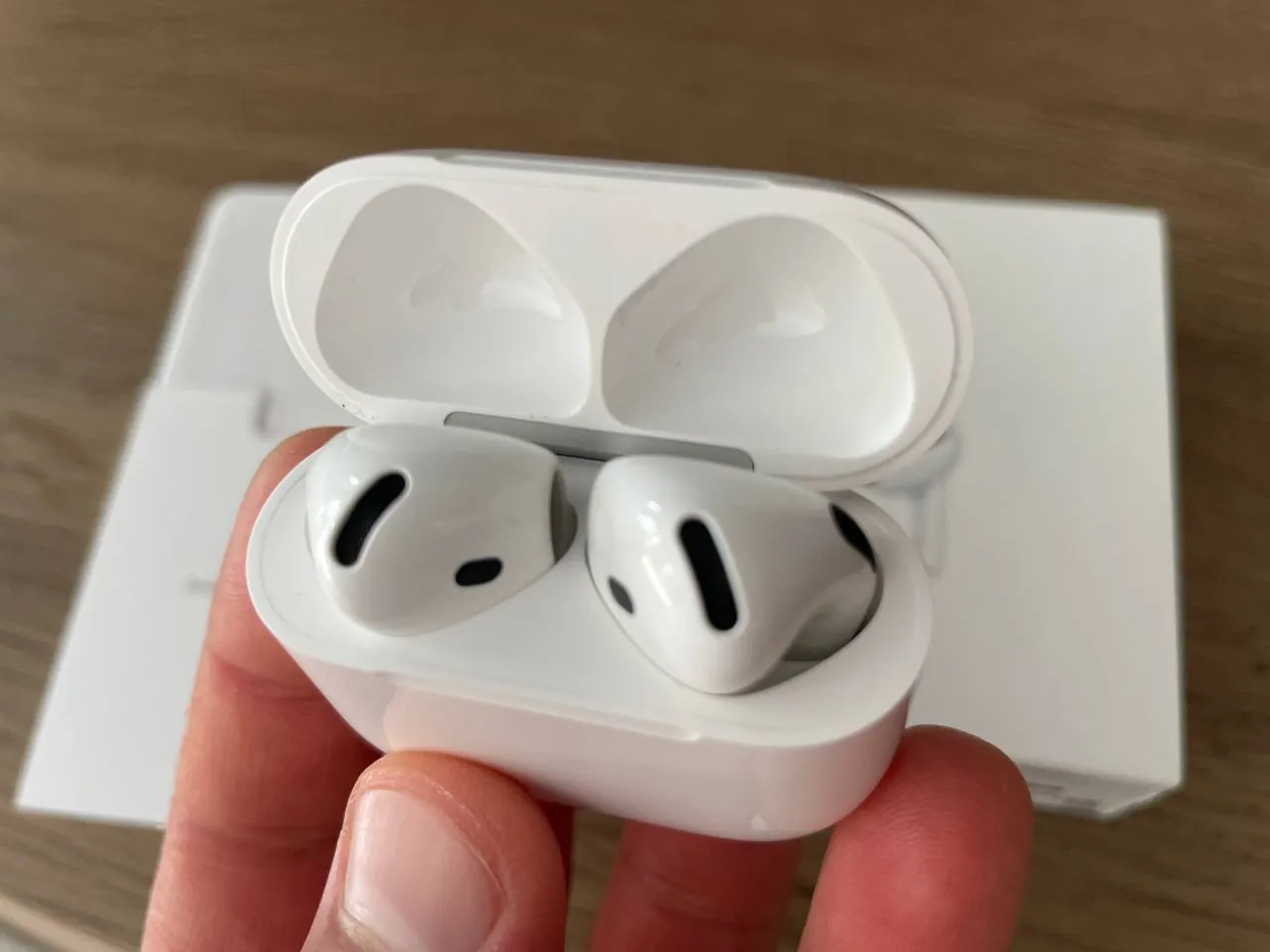 Apple AirPods 4 поколения на гарантии 3