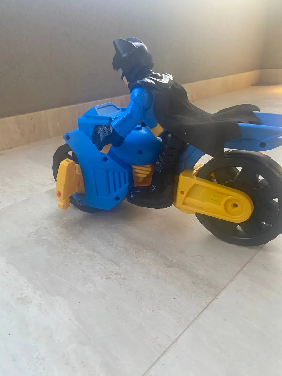 Пожарная машина и игрушки Бэтмена 7
