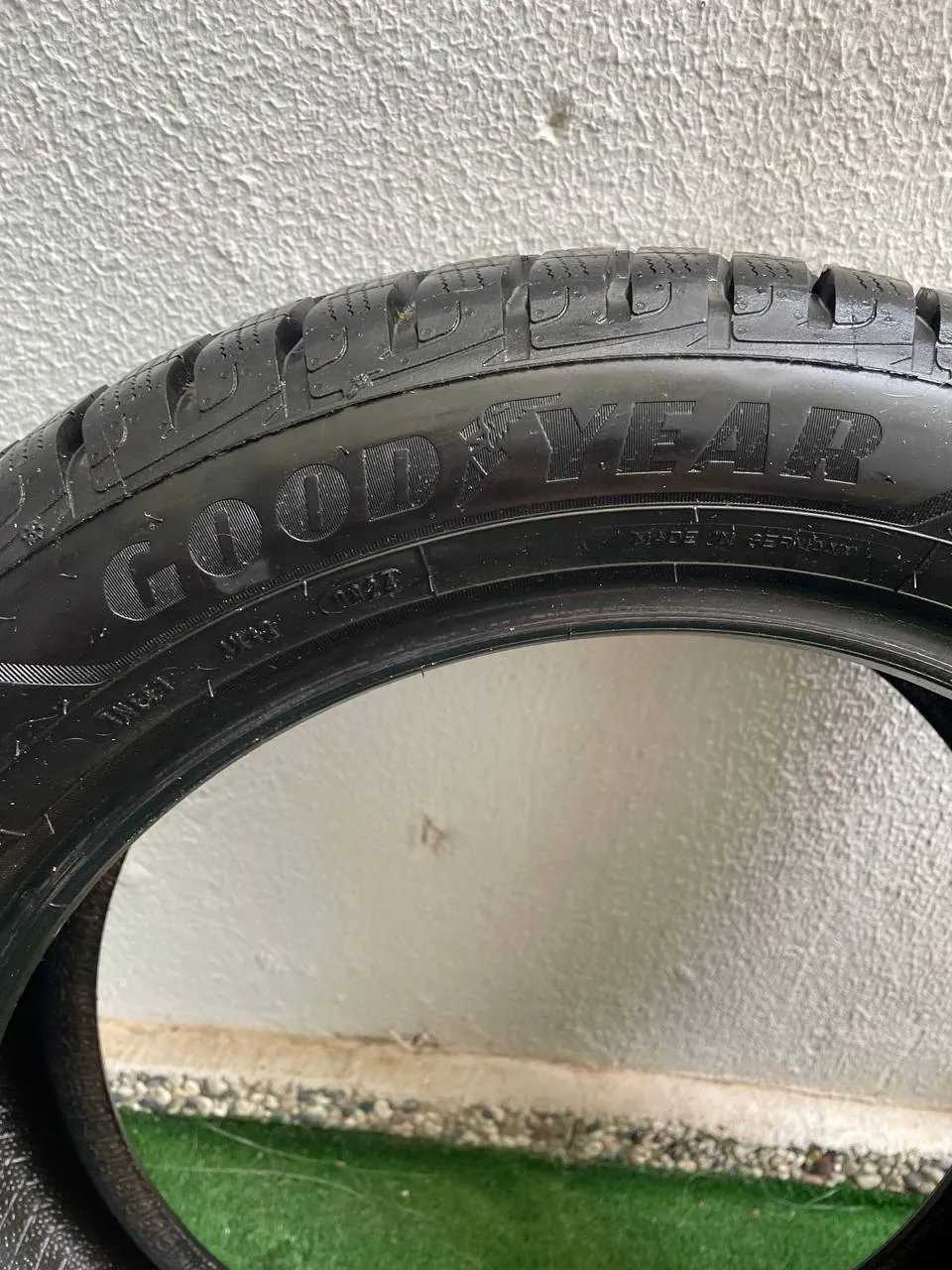 Зимняя резина Goodyear 205/55 R17, комплект 2