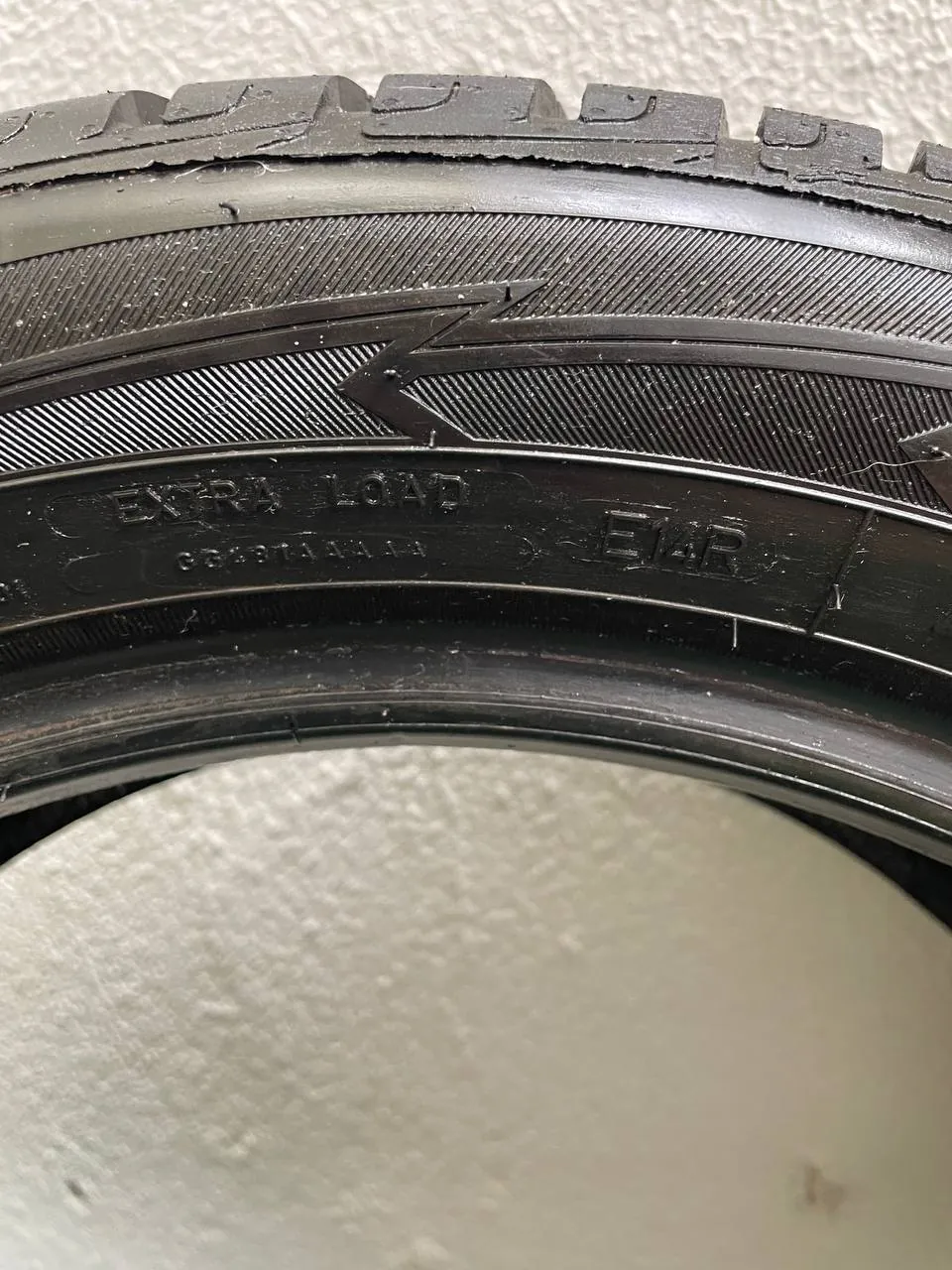 Зимняя резина Goodyear 205/55 R17, комплект 4