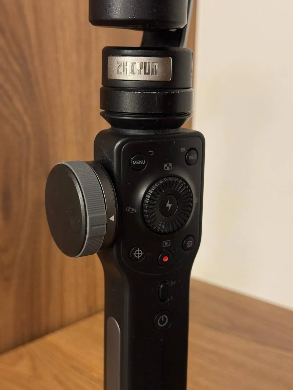 Стабилизатор для смартфона Zhiyun Smooth 4 4