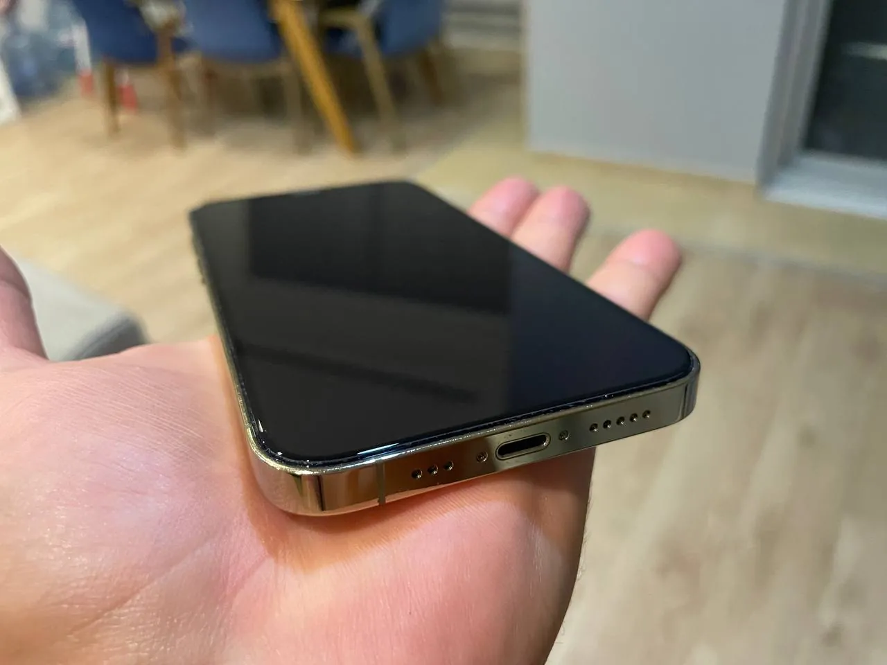 IPhone 12 Pro 128GB золотого цвета 2